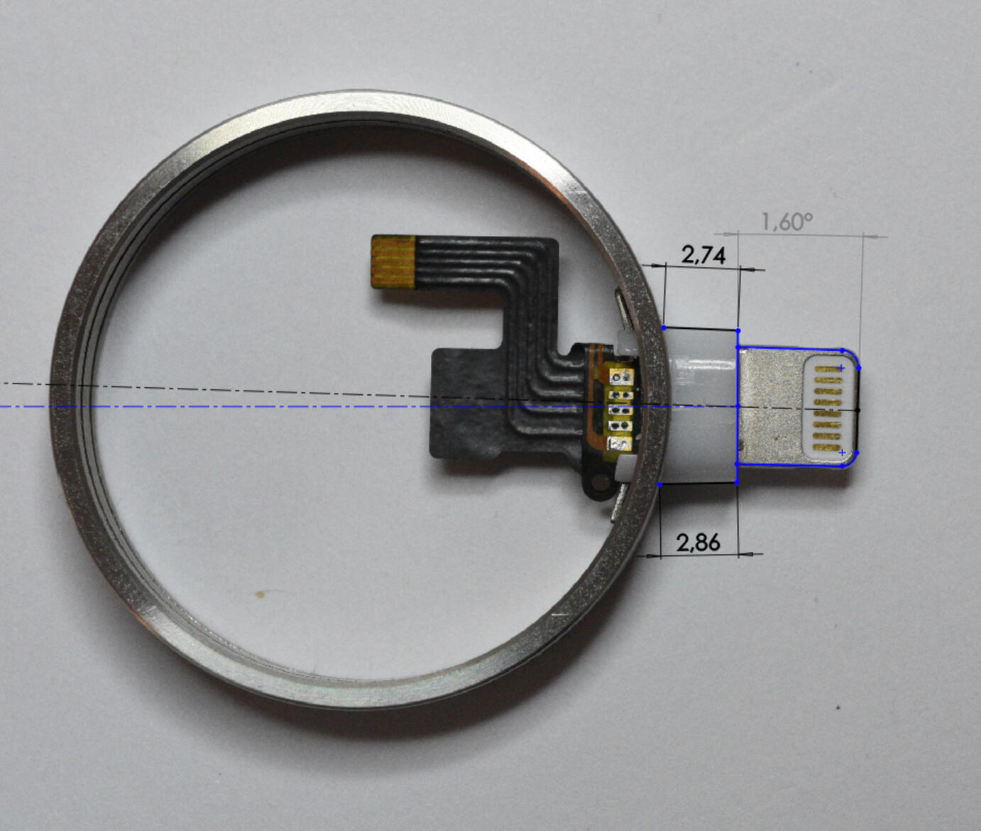 Lightning connector missaligment